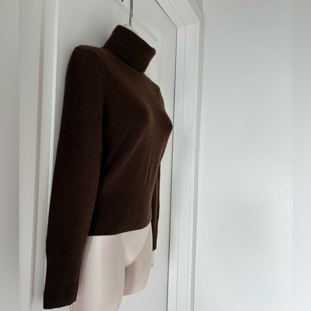 100% Cashmere Brown Turtleneck Sweater Classic Winter Essential - Picture 2 of 4